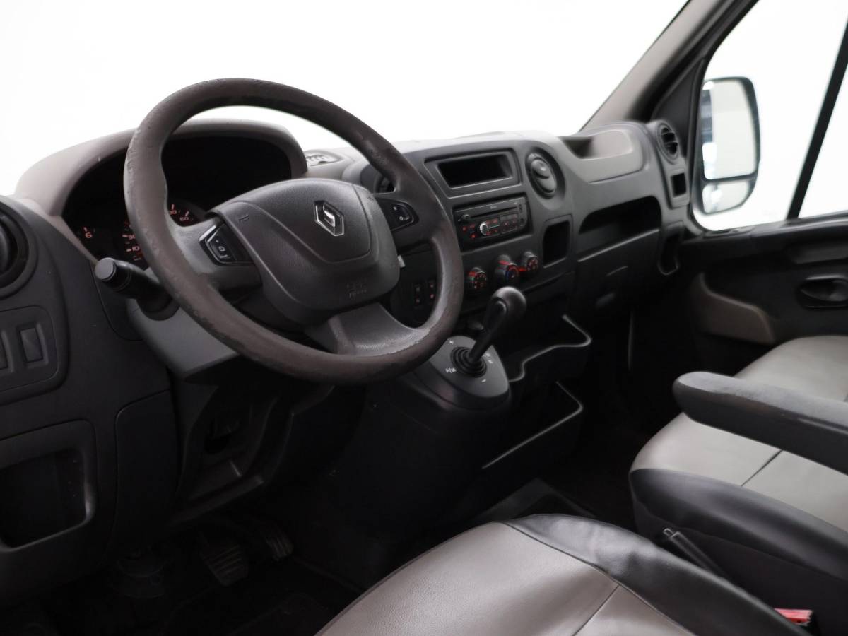 Renault Master Renault Master T35 2.3 dCi L2H2 125 PK AUT. + TREKHAAK | NAVIGATIE | AIRCO | LMV | CRUISE CONTROL