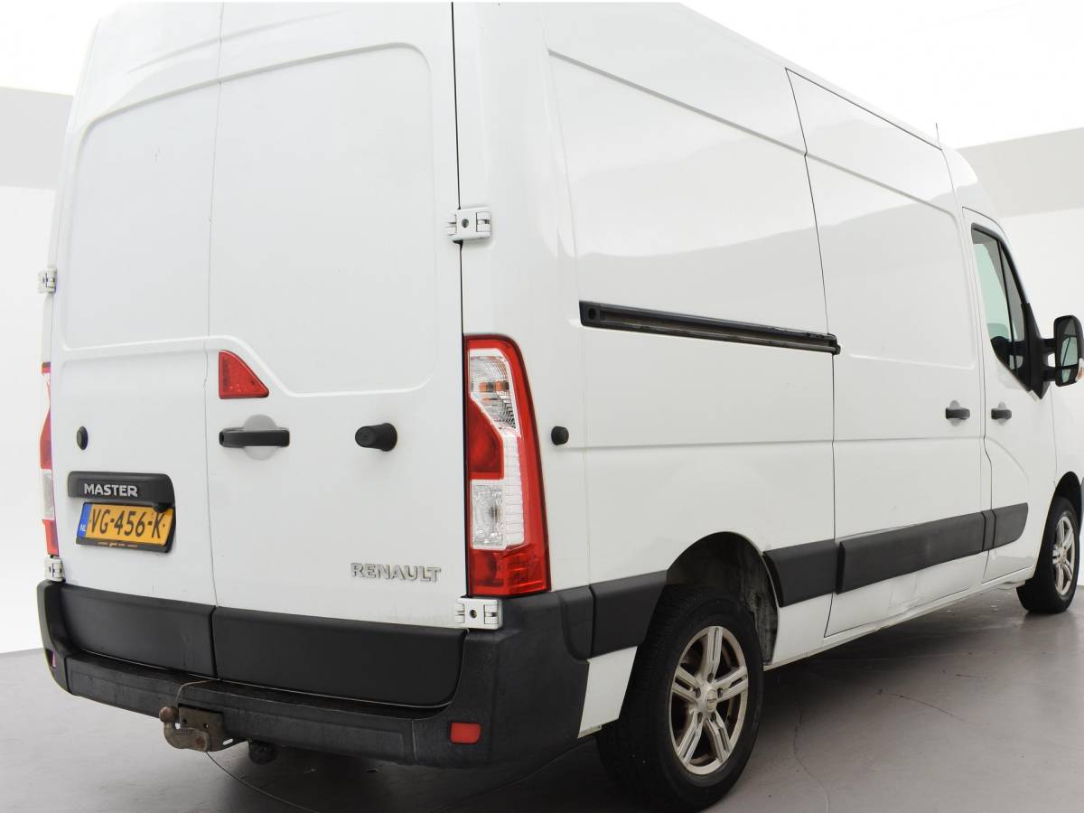 Renault Master Renault Master T35 2.3 dCi L2H2 125 PK AUT. + TREKHAAK | NAVIGATIE | AIRCO | LMV | CRUISE CONTROL