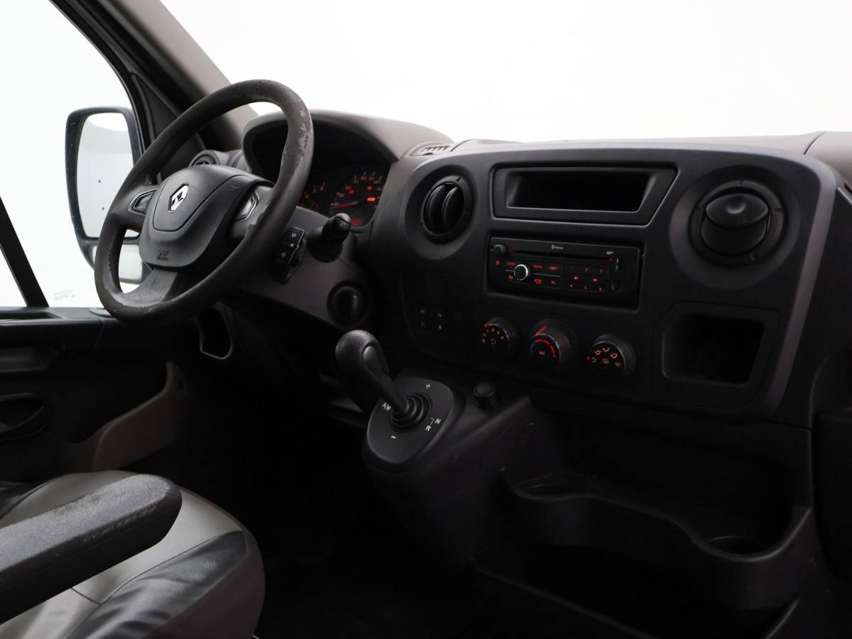 Renault Master Renault Master T35 2.3 dCi L2H2 125 PK AUT. + TREKHAAK | NAVIGATIE | AIRCO | LMV | CRUISE CONTROL