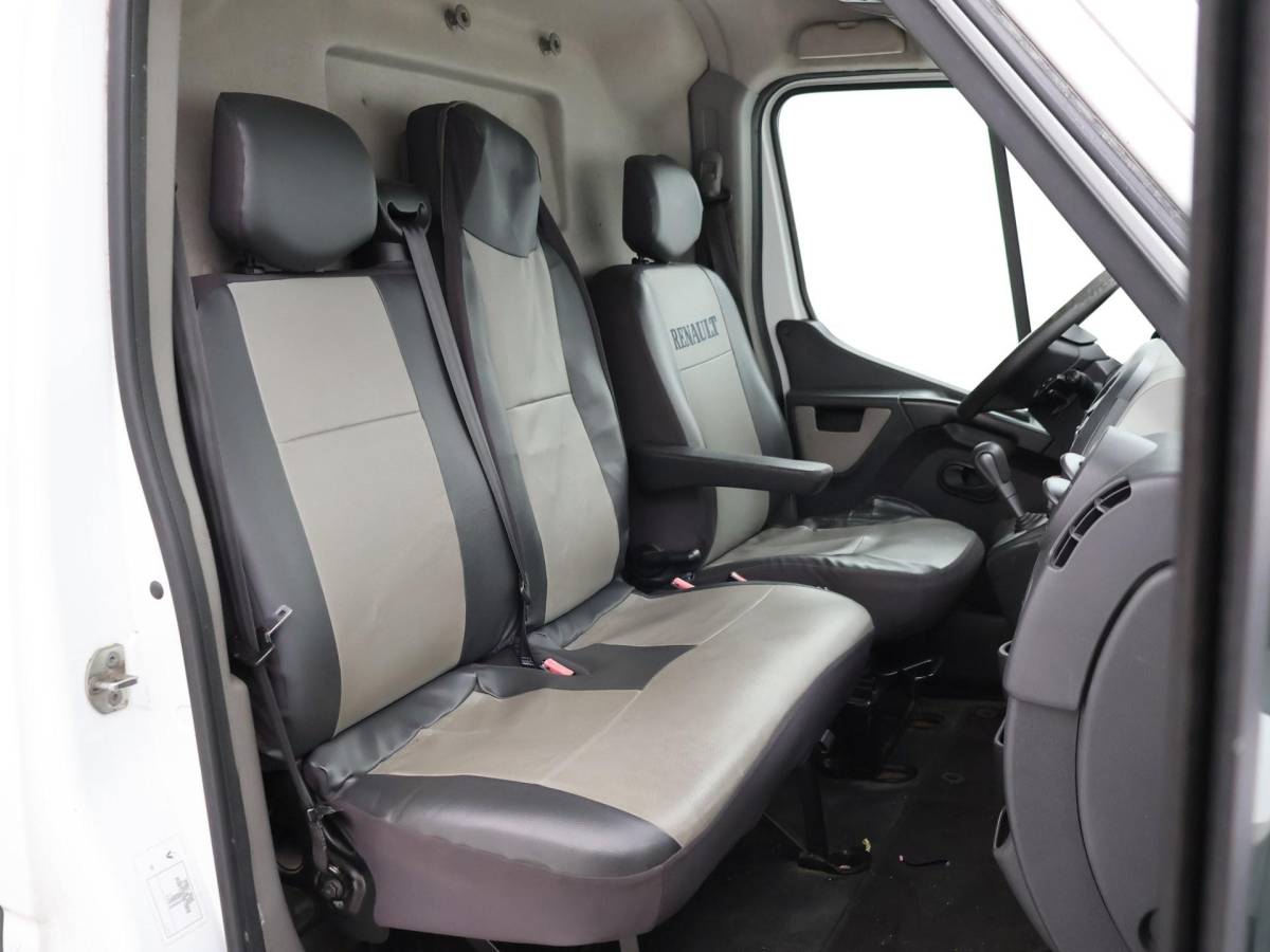 Renault Master Renault Master T35 2.3 dCi L2H2 125 PK AUT. + TREKHAAK | NAVIGATIE | AIRCO | LMV | CRUISE CONTROL