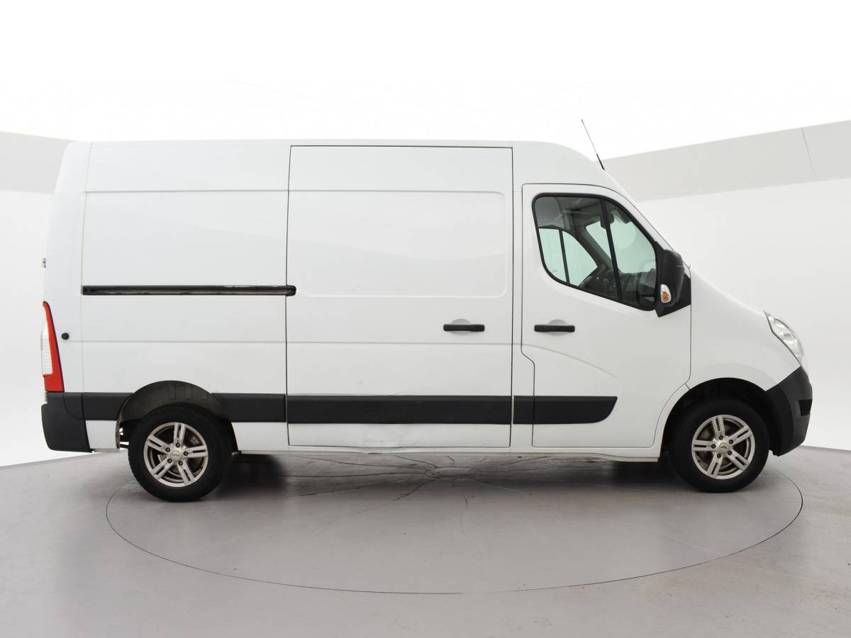Renault Master Renault Master T35 2.3 dCi L2H2 125 PK AUT. + TREKHAAK | NAVIGATIE | AIRCO | LMV | CRUISE CONTROL
