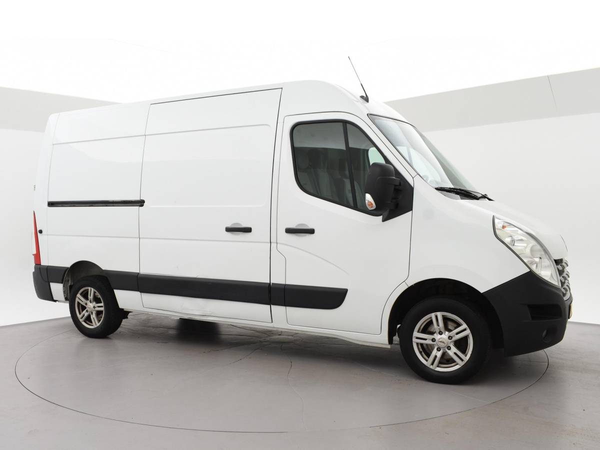 Renault Master Renault Master T35 2.3 dCi L2H2 125 PK AUT. + TREKHAAK | NAVIGATIE | AIRCO | LMV | CRUISE CONTROL