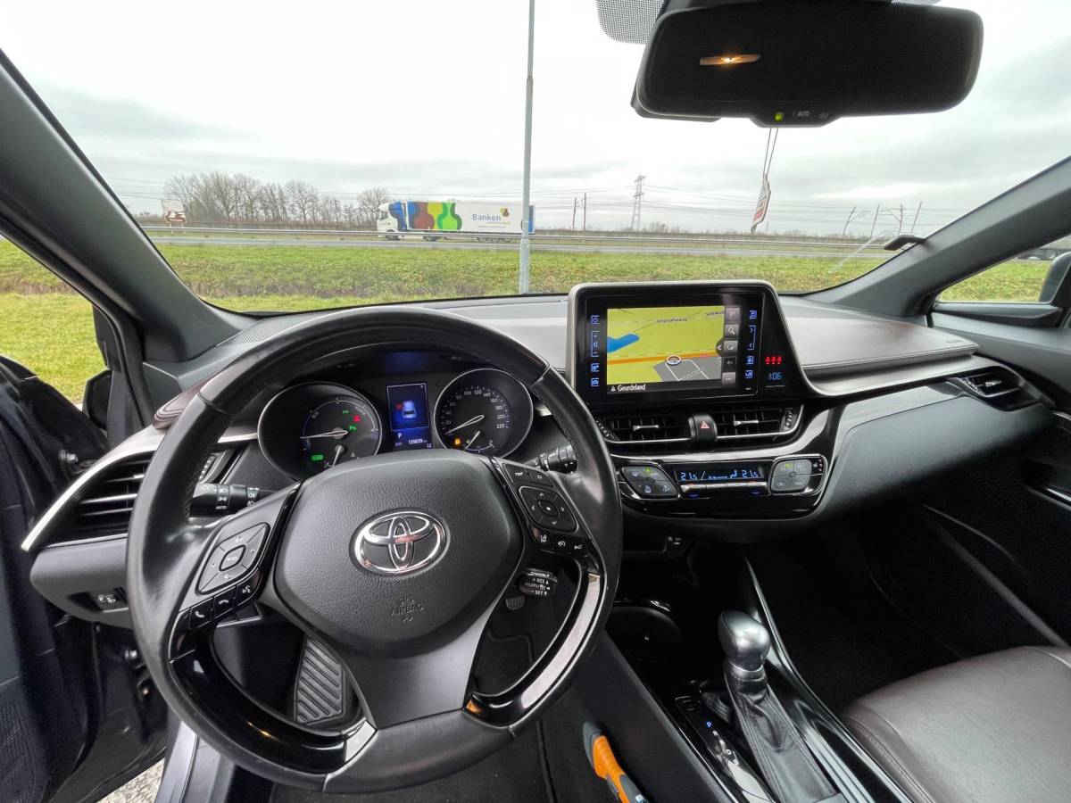 Toyota C-HR Toyota C-HR 1.8 Hybrid Executive, Aut, Acc, Stoelverw, Cam, Navi, Pdc, 2e eig afk, Geen import, Nap!