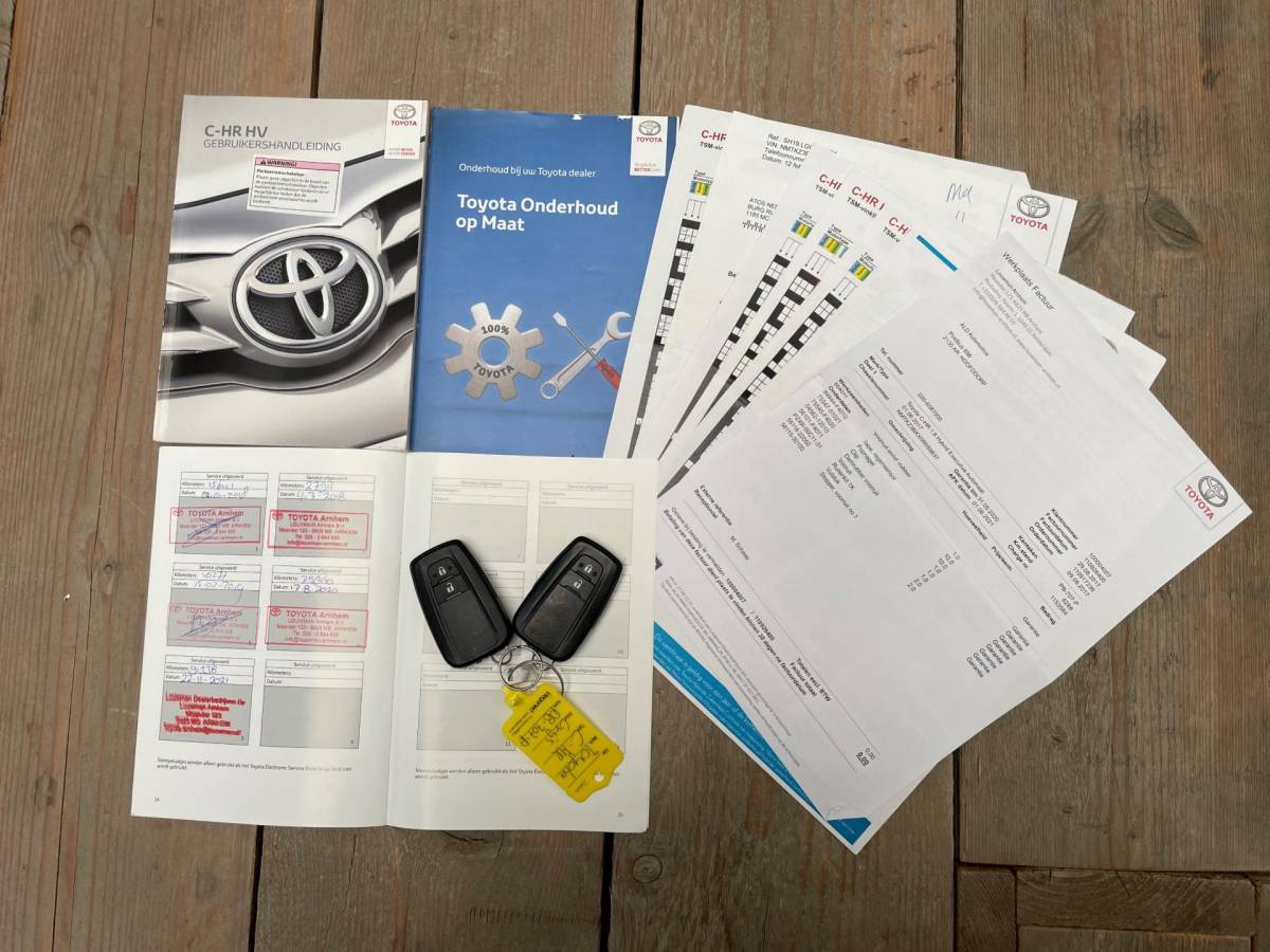 Toyota C-HR Toyota C-HR 1.8 Hybrid Executive, Aut, Acc, Stoelverw, Cam, Navi, Pdc, 2e eig afk, Geen import, Nap!