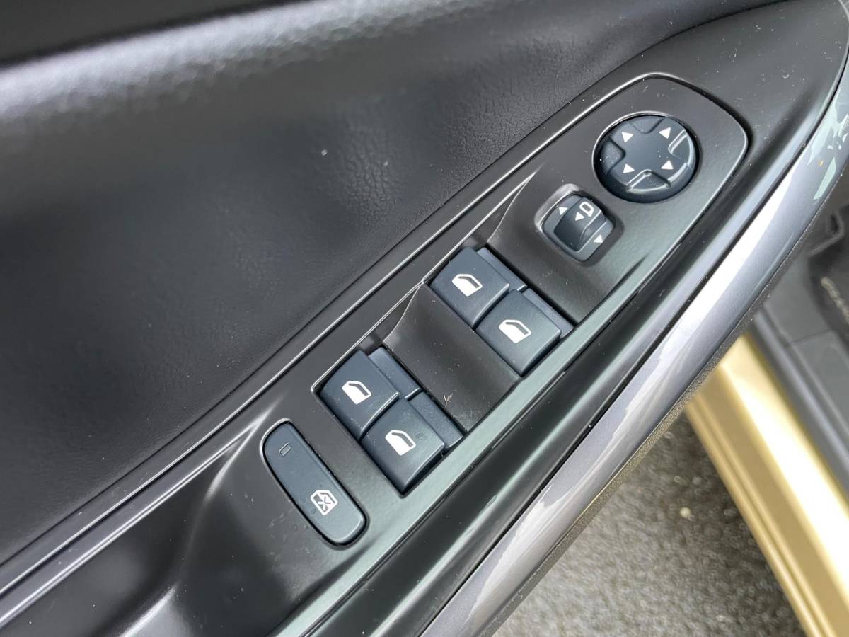 Opel Grandland X Opel Grandland X 1.2 Turbo Innovation, Aut, Trekhaak, Pdc, Stoelverw, Stuurverw, Cruise/Climate control!