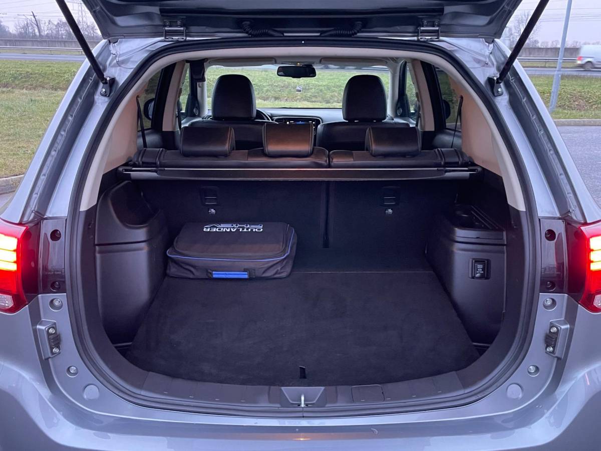 Mitsubishi Outlander Mitsubishi Outlander 2.0 PHEV Pure, Aut, Cam, Keyless, Carplay, 1e eig afk, Geen import, Nap, Volledig dealer oh!