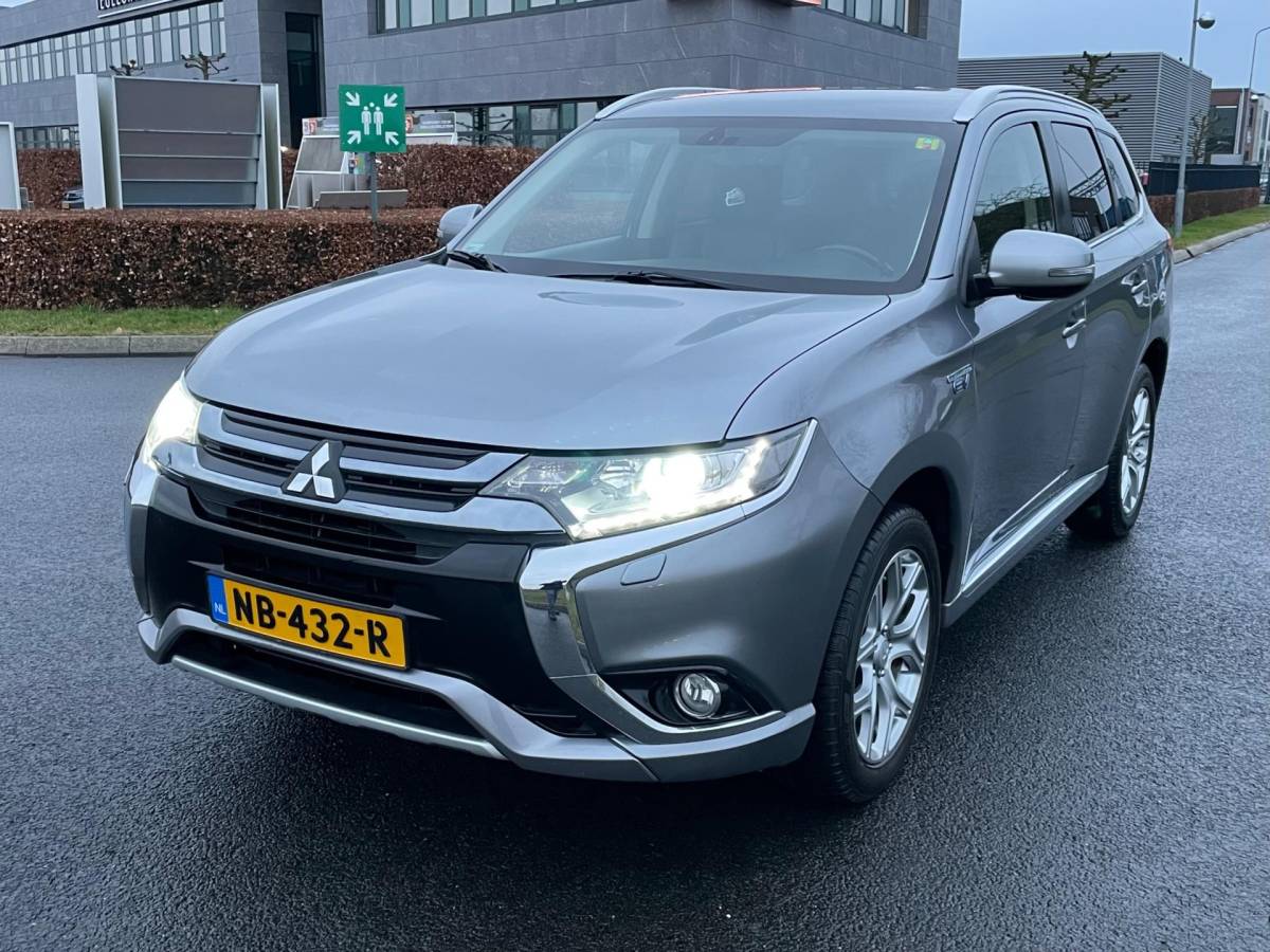 Mitsubishi Outlander Mitsubishi Outlander 2.0 PHEV Pure, Aut, Cam, Keyless, Carplay, 1e eig afk, Geen import, Nap, Volledig dealer oh!