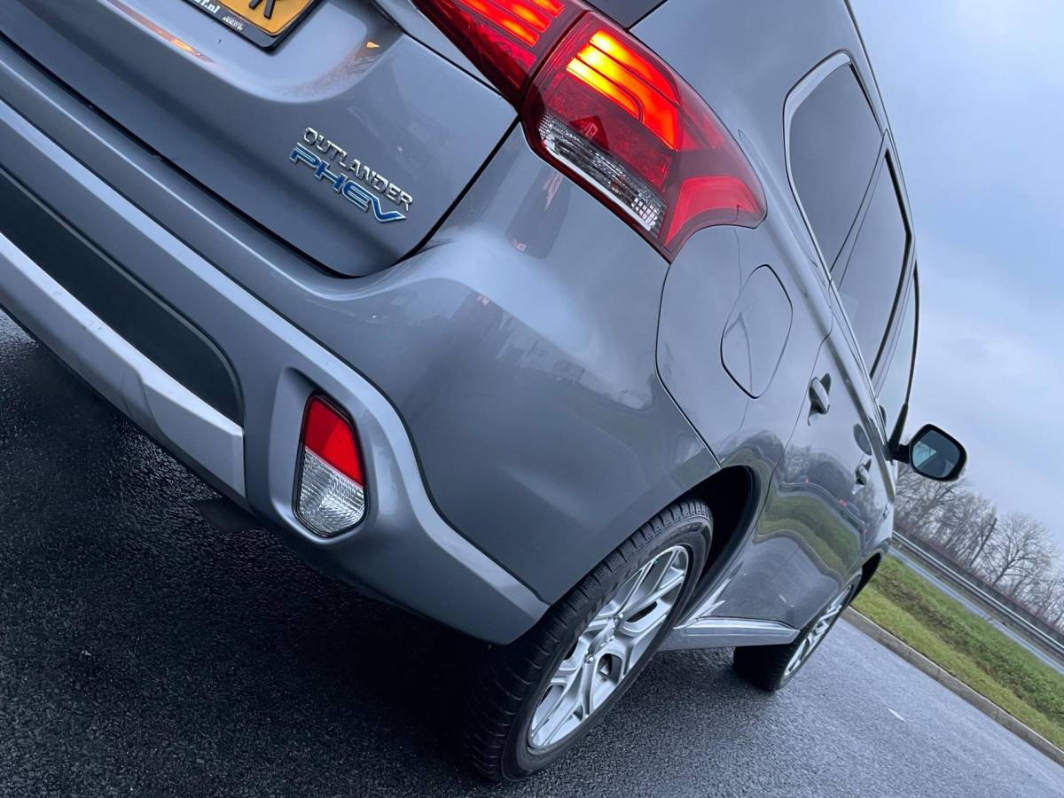Mitsubishi Outlander Mitsubishi Outlander 2.0 PHEV Pure, Aut, Cam, Keyless, Carplay, 1e eig afk, Geen import, Nap, Volledig dealer oh!