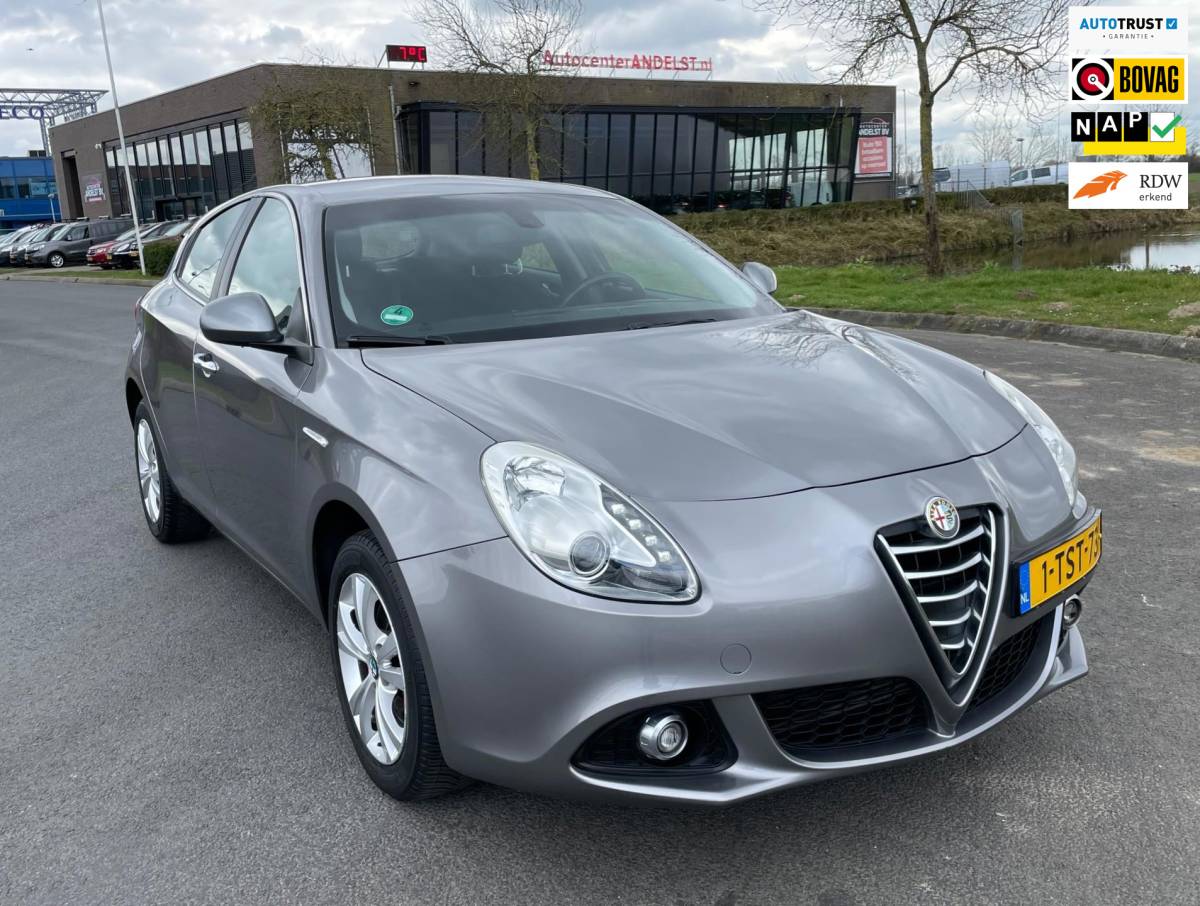 Alfa Romeo Giulietta Alfa Romeo Giulietta 1.4 T Distinctive Lusso, Pdc, Cruise, Navi, Aut, 5drs, 2e eig afk, Geen import, Nap!