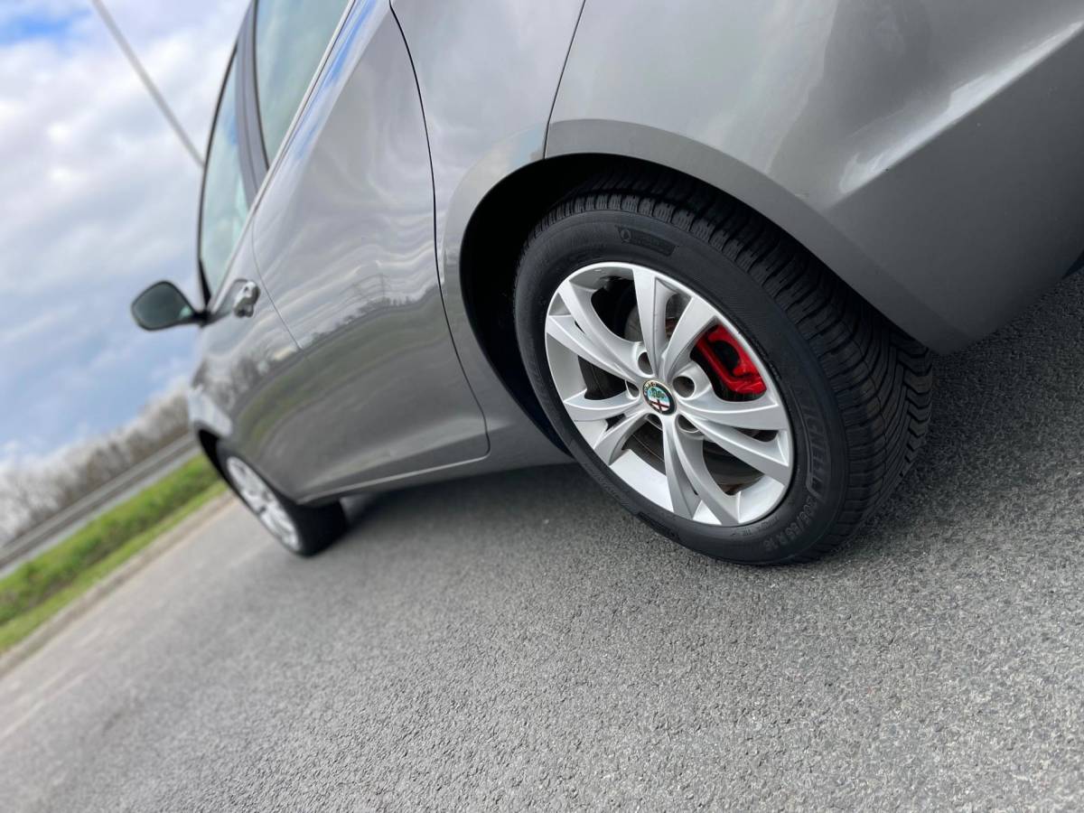 Alfa Romeo Giulietta Alfa Romeo Giulietta 1.4 T Distinctive Lusso, Pdc, Cruise, Navi, Aut, 5drs, 2e eig afk, Geen import, Nap!
