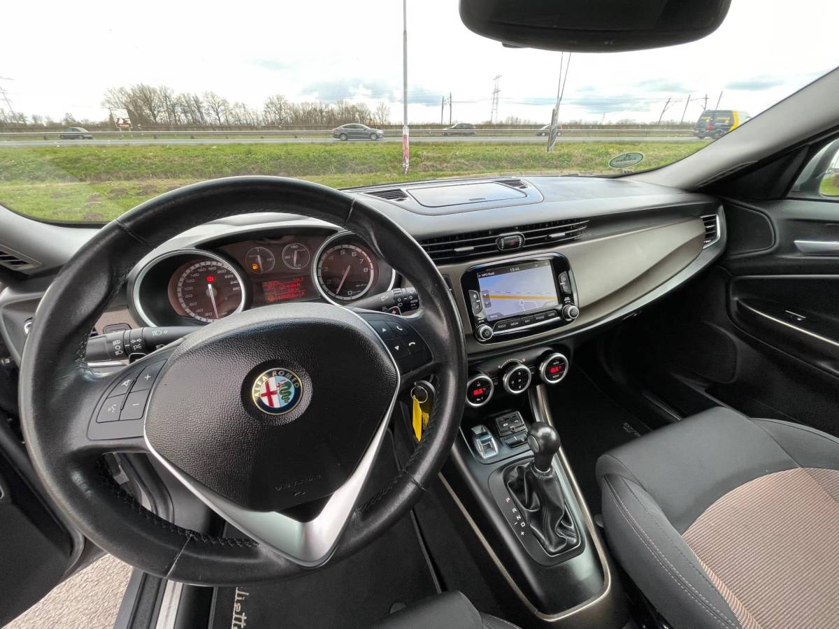 Alfa Romeo Giulietta Alfa Romeo Giulietta 1.4 T Distinctive Lusso, Pdc, Cruise, Navi, Aut, 5drs, 2e eig afk, Geen import, Nap!