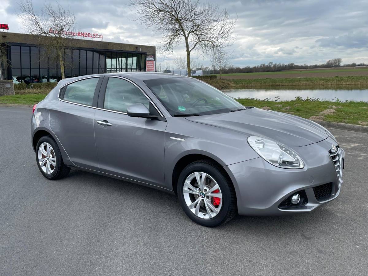 Alfa Romeo Giulietta Alfa Romeo Giulietta 1.4 T Distinctive Lusso, Pdc, Cruise, Navi, Aut, 5drs, 2e eig afk, Geen import, Nap!