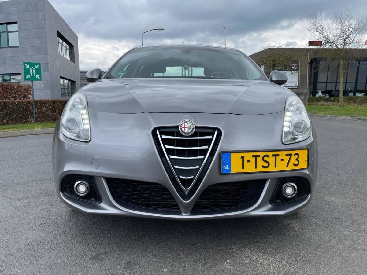 Alfa Romeo Giulietta Alfa Romeo Giulietta 1.4 T Distinctive Lusso, Pdc, Cruise, Navi, Aut, 5drs, 2e eig afk, Geen import, Nap!