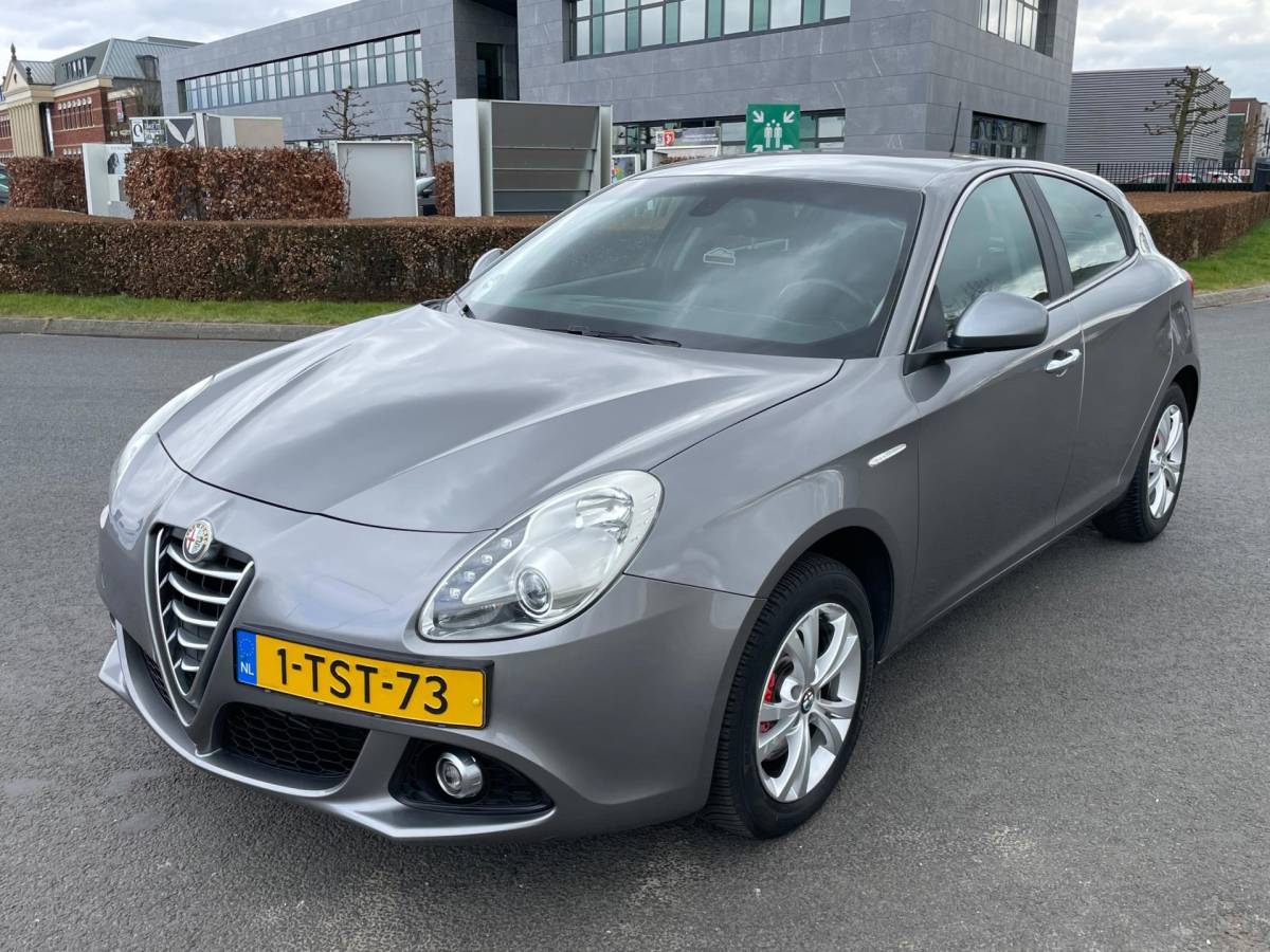 Alfa Romeo Giulietta Alfa Romeo Giulietta 1.4 T Distinctive Lusso, Pdc, Cruise, Navi, Aut, 5drs, 2e eig afk, Geen import, Nap!