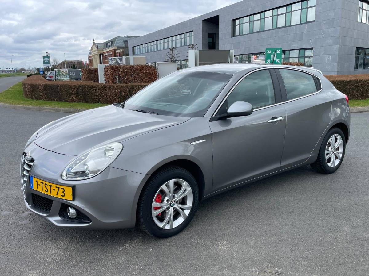 Alfa Romeo Giulietta Alfa Romeo Giulietta 1.4 T Distinctive Lusso, Pdc, Cruise, Navi, Aut, 5drs, 2e eig afk, Geen import, Nap!