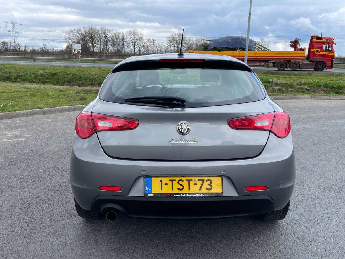 Alfa Romeo Giulietta Alfa Romeo Giulietta 1.4 T Distinctive Lusso, Pdc, Cruise, Navi, Aut, 5drs, 2e eig afk, Geen import, Nap!