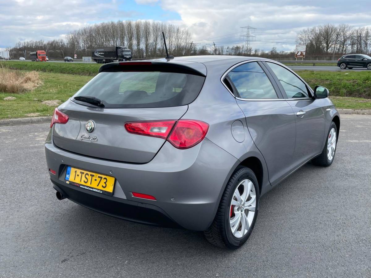 Alfa Romeo Giulietta Alfa Romeo Giulietta 1.4 T Distinctive Lusso, Pdc, Cruise, Navi, Aut, 5drs, 2e eig afk, Geen import, Nap!