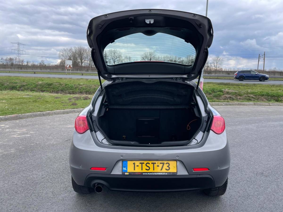 Alfa Romeo Giulietta Alfa Romeo Giulietta 1.4 T Distinctive Lusso, Pdc, Cruise, Navi, Aut, 5drs, 2e eig afk, Geen import, Nap!