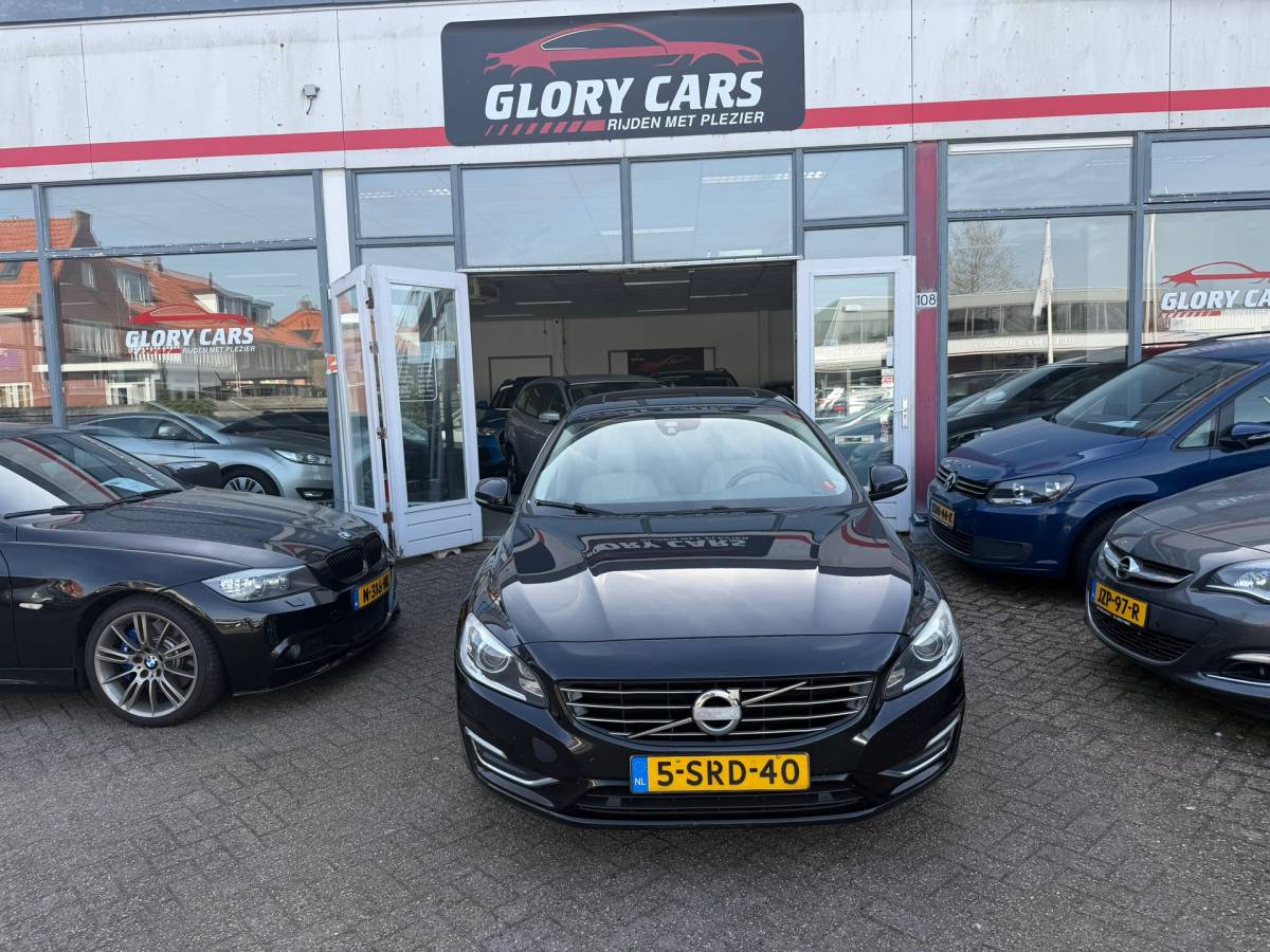 Volvo V60 Volvo V60 2.4 D6 AWD Plug-In Hybrid AUTOMAAT-PANO-CAMERA