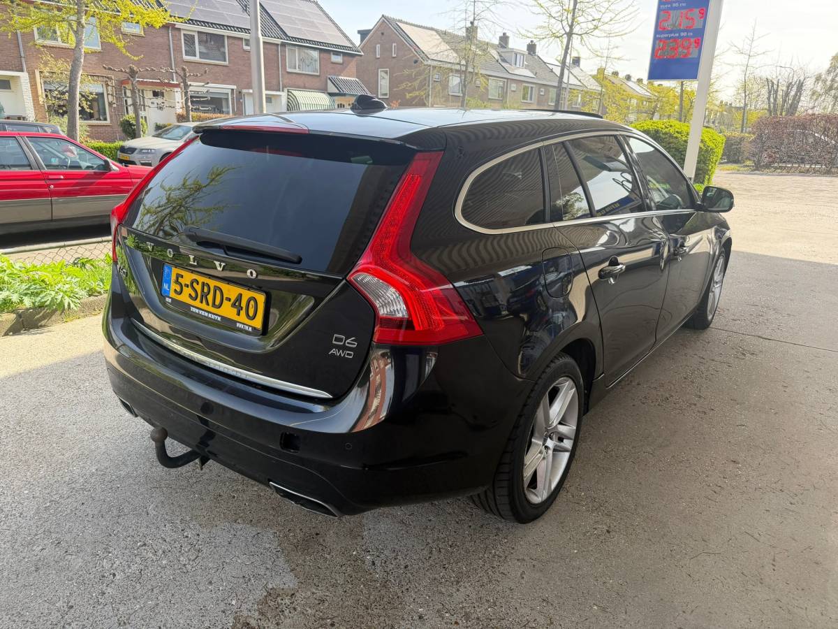 Volvo V60 Volvo V60 2.4 D6 AWD Plug-In Hybrid AUTOMAAT-PANO-CAMERA