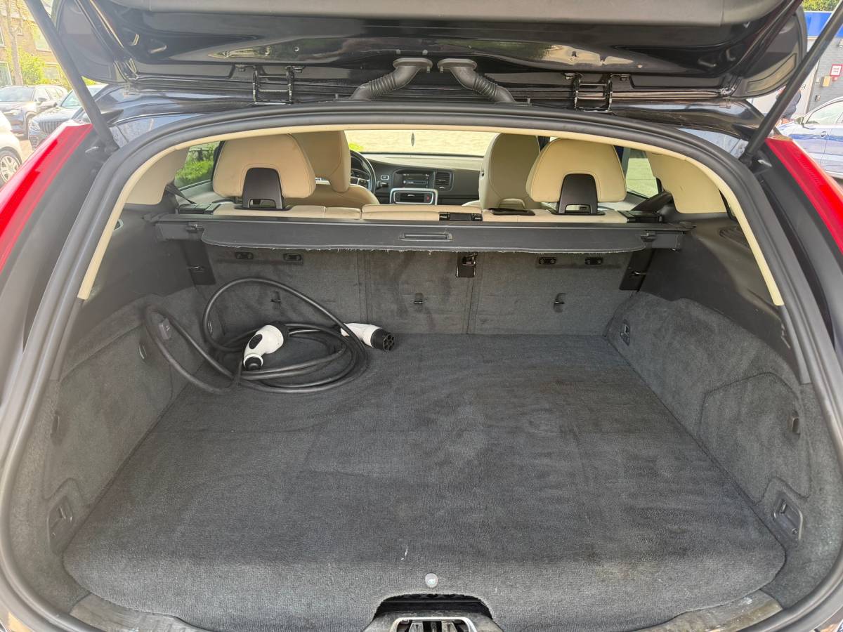 Volvo V60 Volvo V60 2.4 D6 AWD Plug-In Hybrid AUTOMAAT-PANO-CAMERA