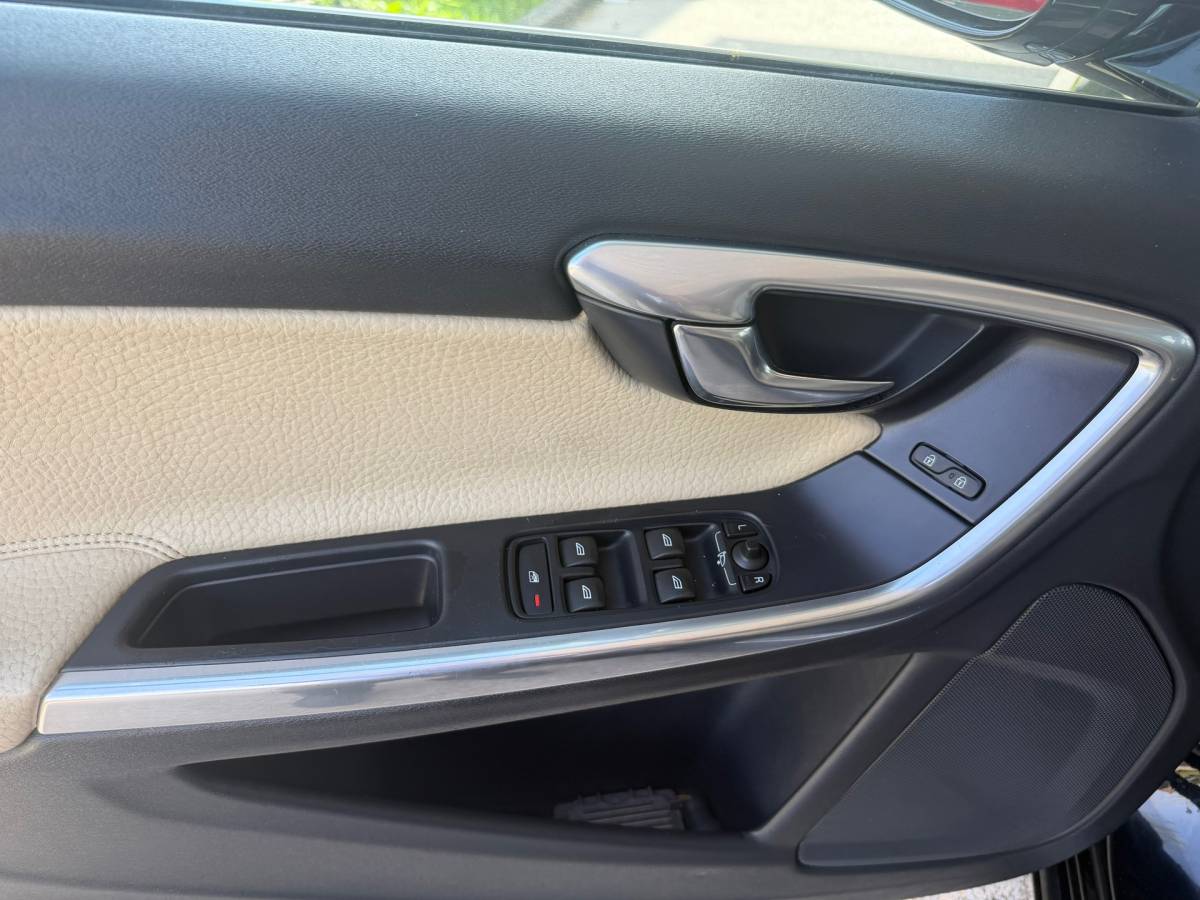 Volvo V60 Volvo V60 2.4 D6 AWD Plug-In Hybrid AUTOMAAT-PANO-CAMERA