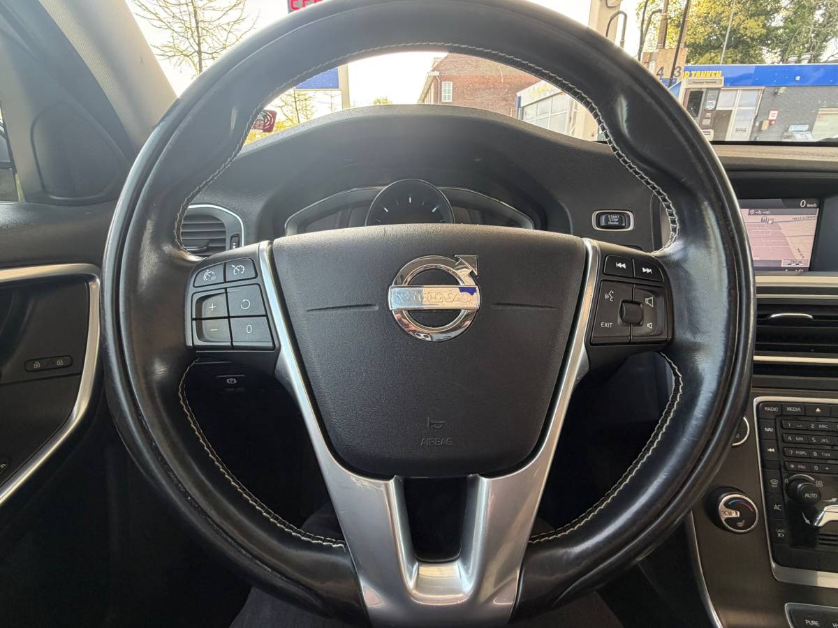 Volvo V60 Volvo V60 2.4 D6 AWD Plug-In Hybrid AUTOMAAT-PANO-CAMERA
