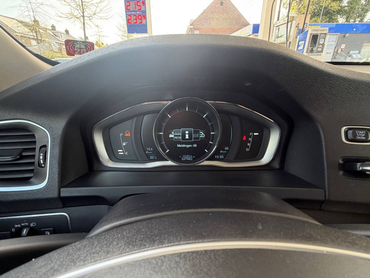 Volvo V60 Volvo V60 2.4 D6 AWD Plug-In Hybrid AUTOMAAT-PANO-CAMERA