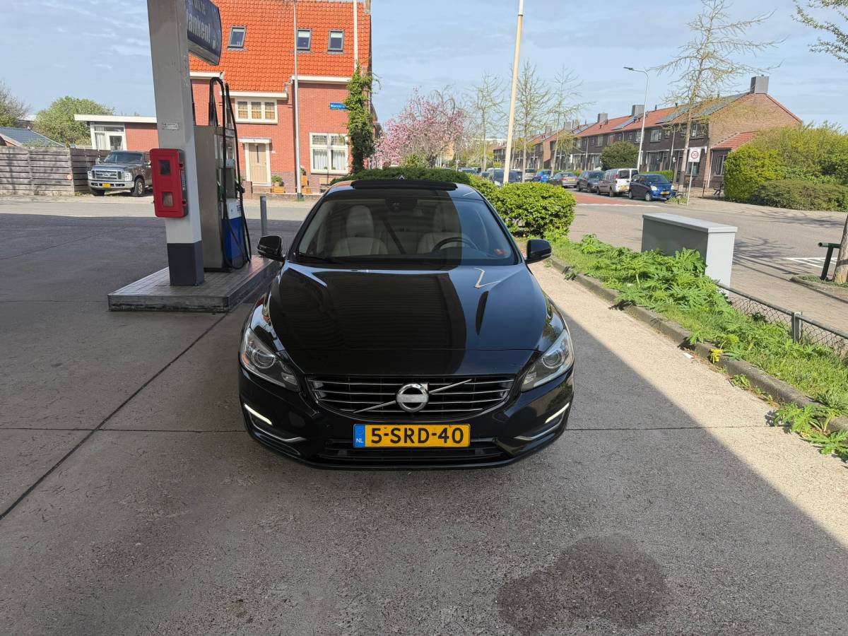 Volvo V60 Volvo V60 2.4 D6 AWD Plug-In Hybrid AUTOMAAT-PANO-CAMERA