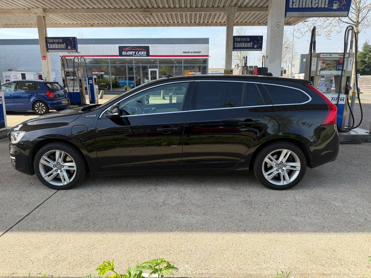 Volvo V60 Volvo V60 2.4 D6 AWD Plug-In Hybrid AUTOMAAT-PANO-CAMERA