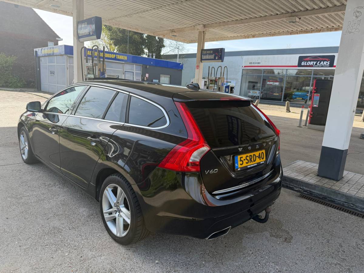 Volvo V60 Volvo V60 2.4 D6 AWD Plug-In Hybrid AUTOMAAT-PANO-CAMERA