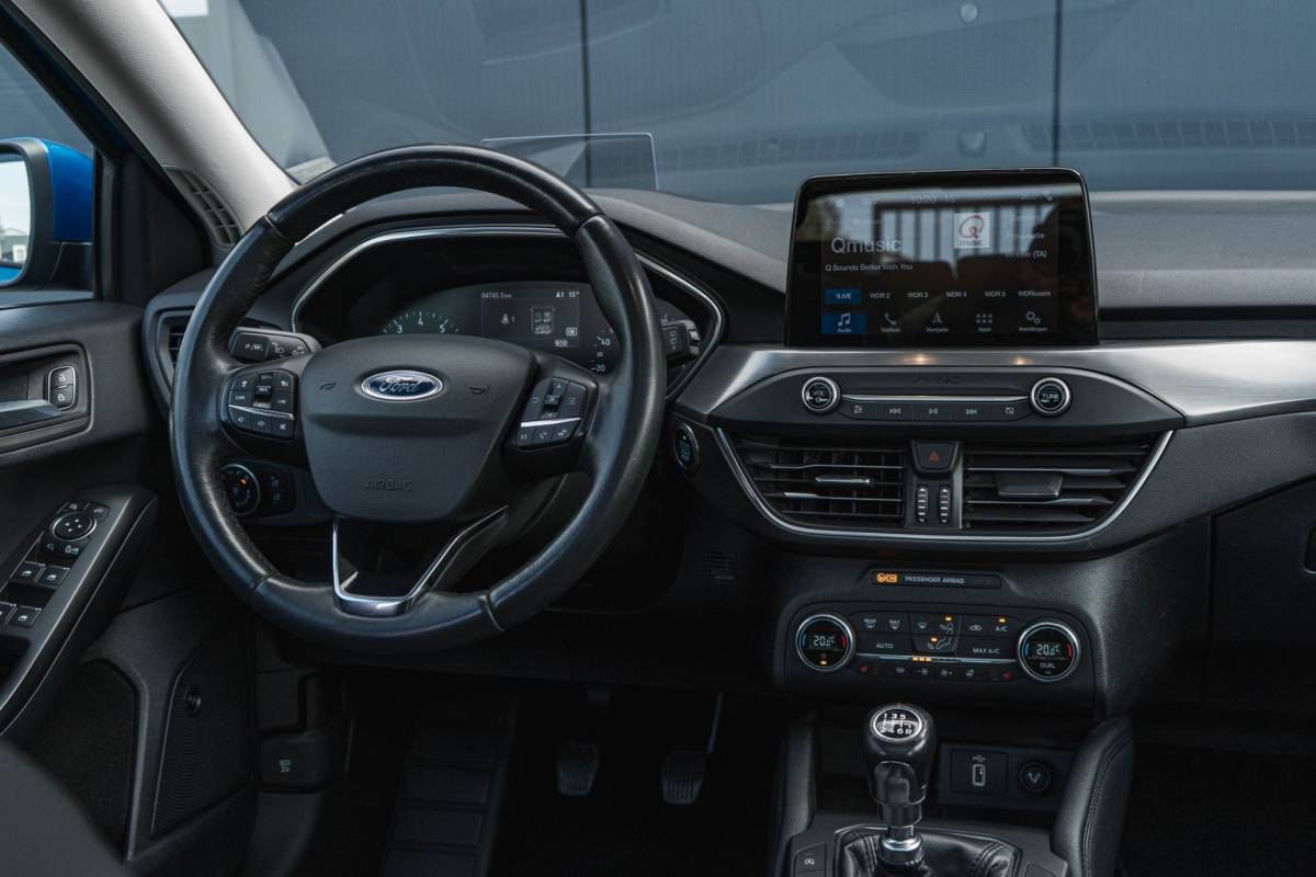 Ford Focus Ford Focus 1.0 EcoBoost Titanium / Pano / HUD / Winter pack!