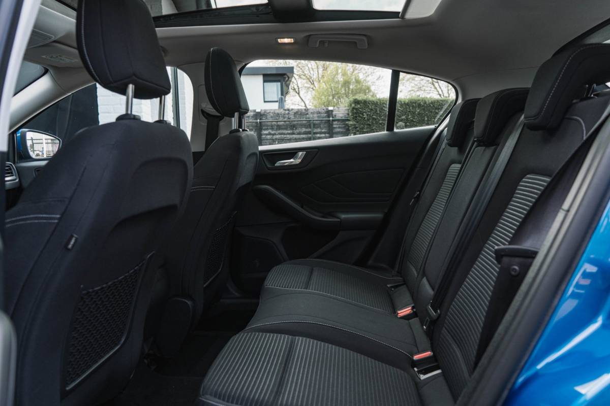Ford Focus Ford Focus 1.0 EcoBoost Titanium / Pano / HUD / Winter pack!