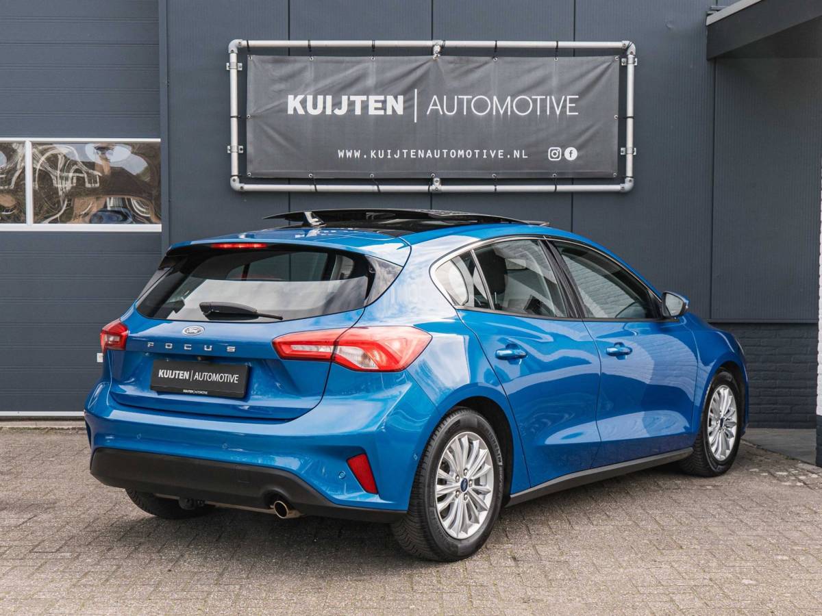 Ford Focus Ford Focus 1.0 EcoBoost Titanium / Pano / HUD / Winter pack!