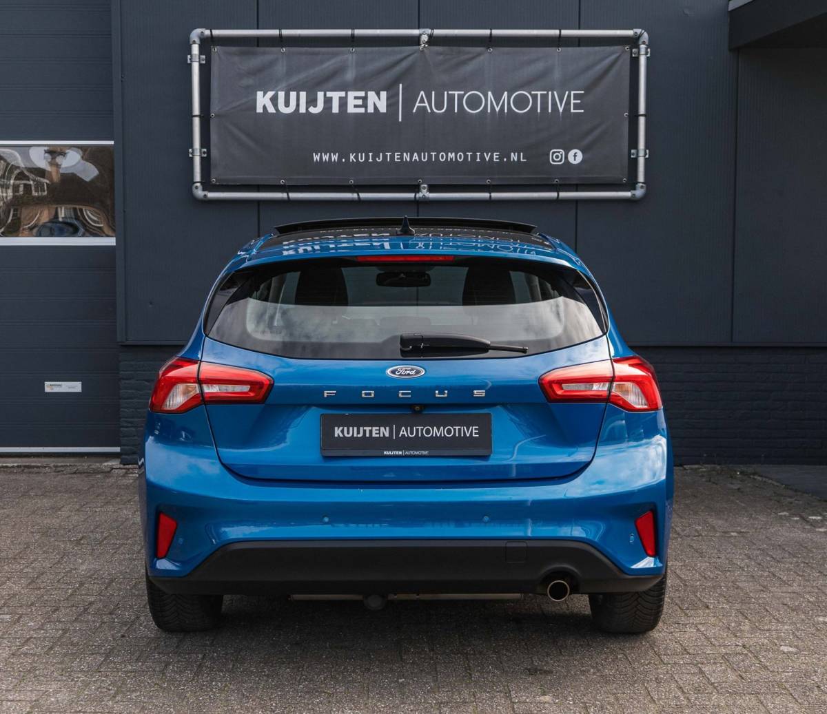 Ford Focus Ford Focus 1.0 EcoBoost Titanium / Pano / HUD / Winter pack!