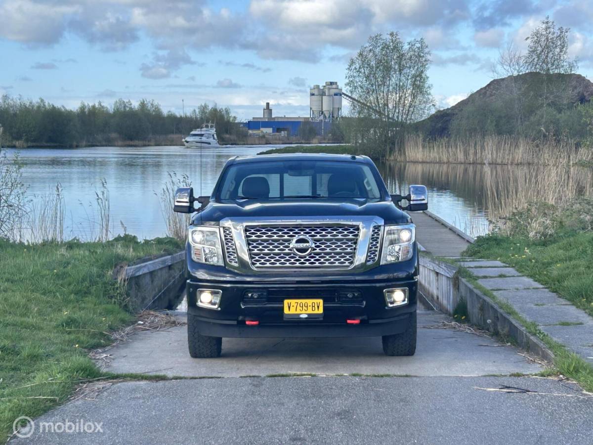 Nissan  Nissan Titan XD 5.0 V8 Cummins TD Platinum Reserve