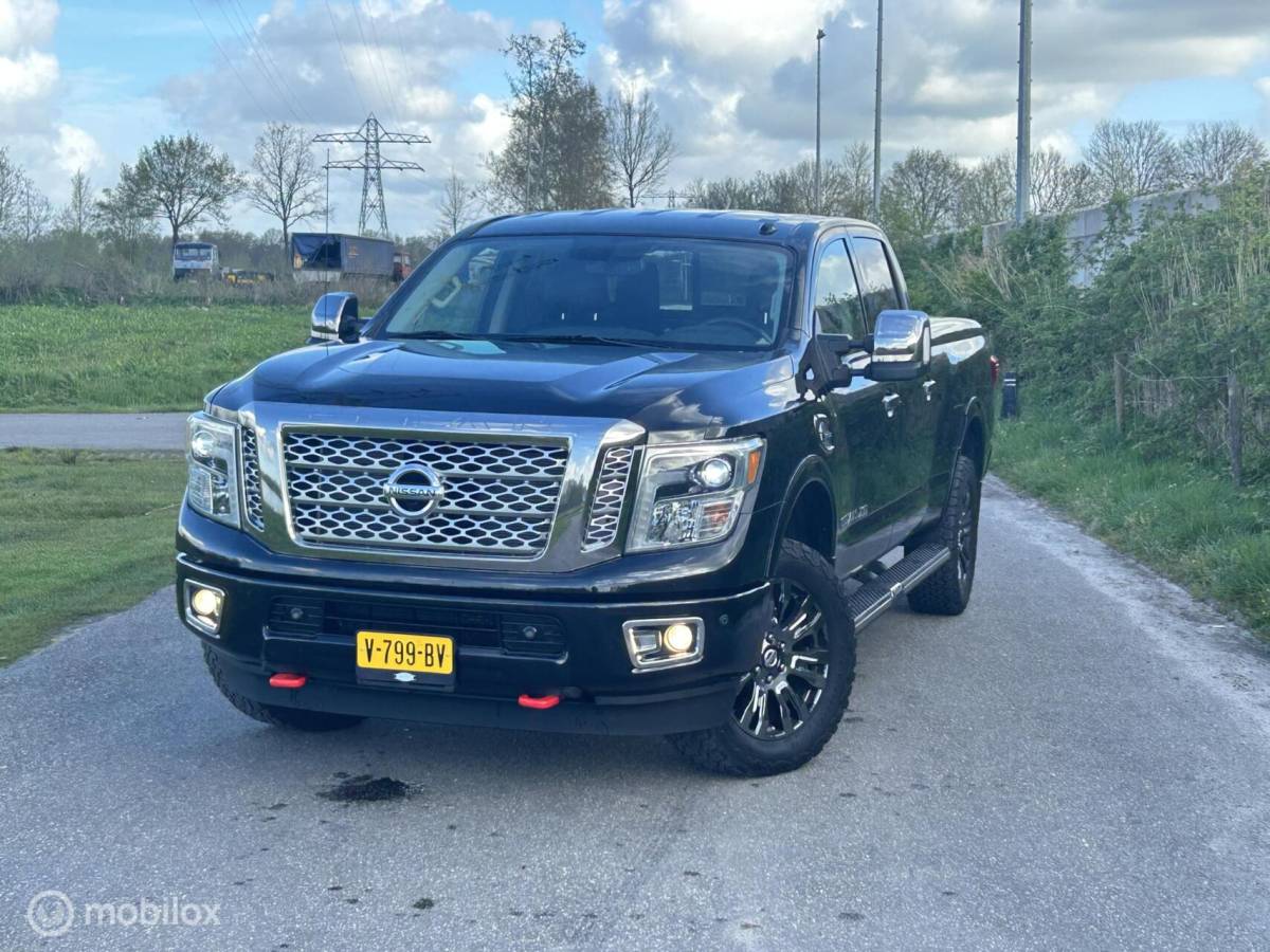Nissan  Nissan Titan XD 5.0 V8 Cummins TD Platinum Reserve
