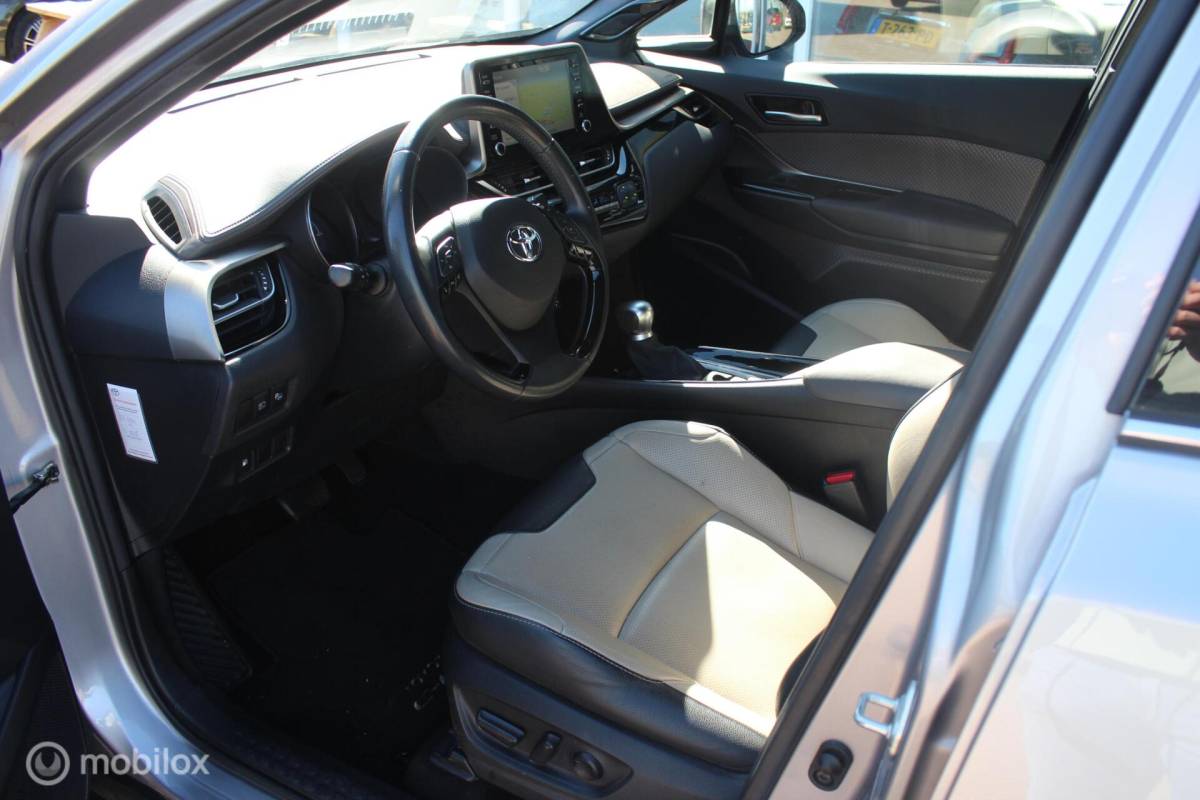 Toyota C-HR Toyota C-HR 2.0 Hybrid Executive Leder/Camera/Carplay/Stoelverw