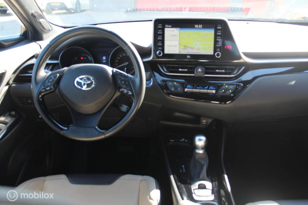 Toyota C-HR Toyota C-HR 2.0 Hybrid Executive Leder/Camera/Carplay/Stoelverw