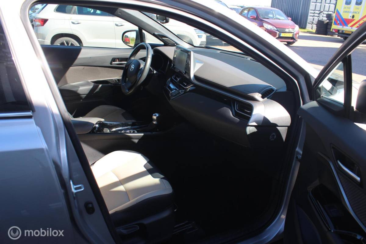 Toyota C-HR Toyota C-HR 2.0 Hybrid Executive Leder/Camera/Carplay/Stoelverw
