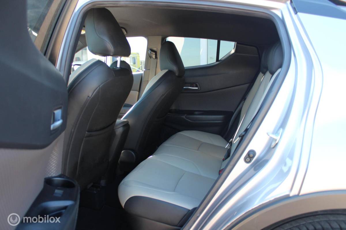 Toyota C-HR Toyota C-HR 2.0 Hybrid Executive Leder/Camera/Carplay/Stoelverw