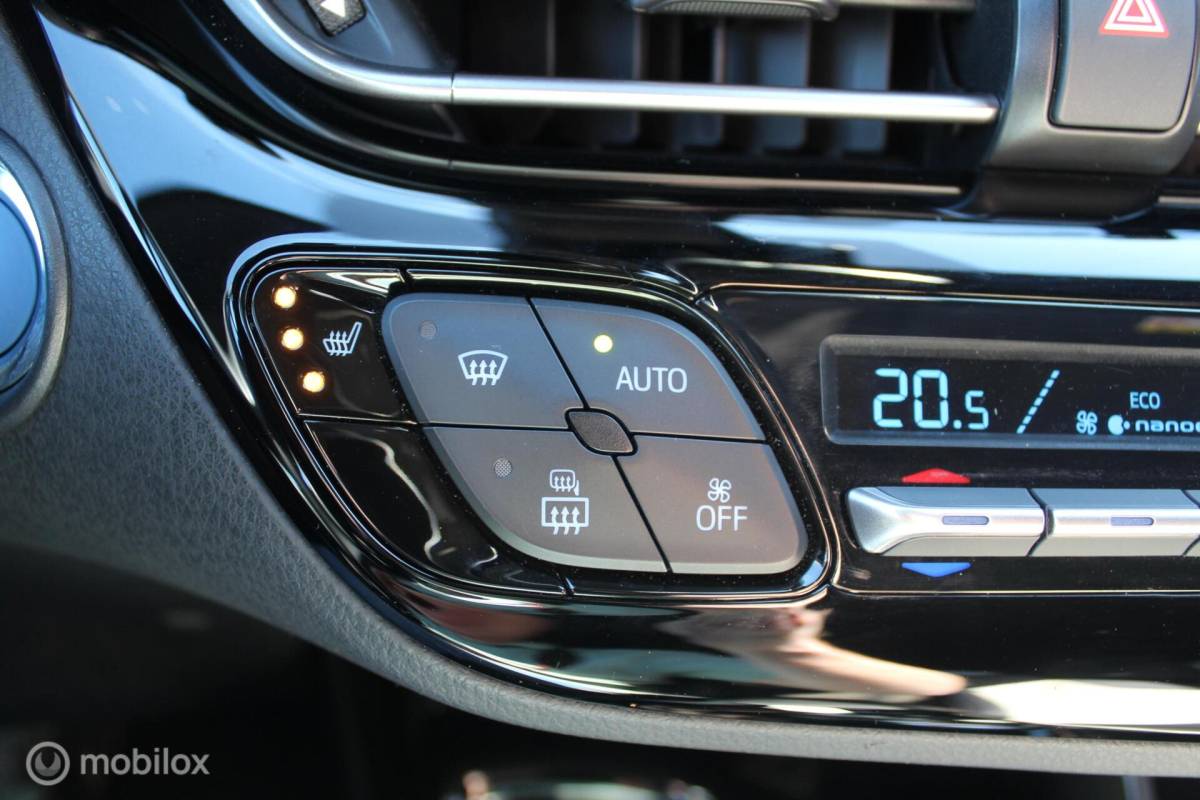 Toyota C-HR Toyota C-HR 2.0 Hybrid Executive Leder/Camera/Carplay/Stoelverw