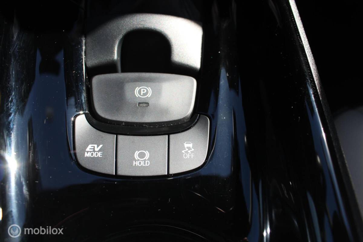 Toyota C-HR Toyota C-HR 2.0 Hybrid Executive Leder/Camera/Carplay/Stoelverw