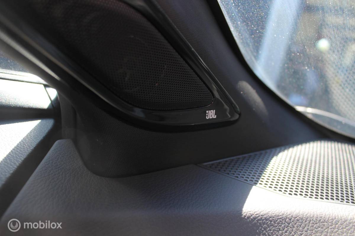 Toyota C-HR Toyota C-HR 2.0 Hybrid Executive Leder/Camera/Carplay/Stoelverw