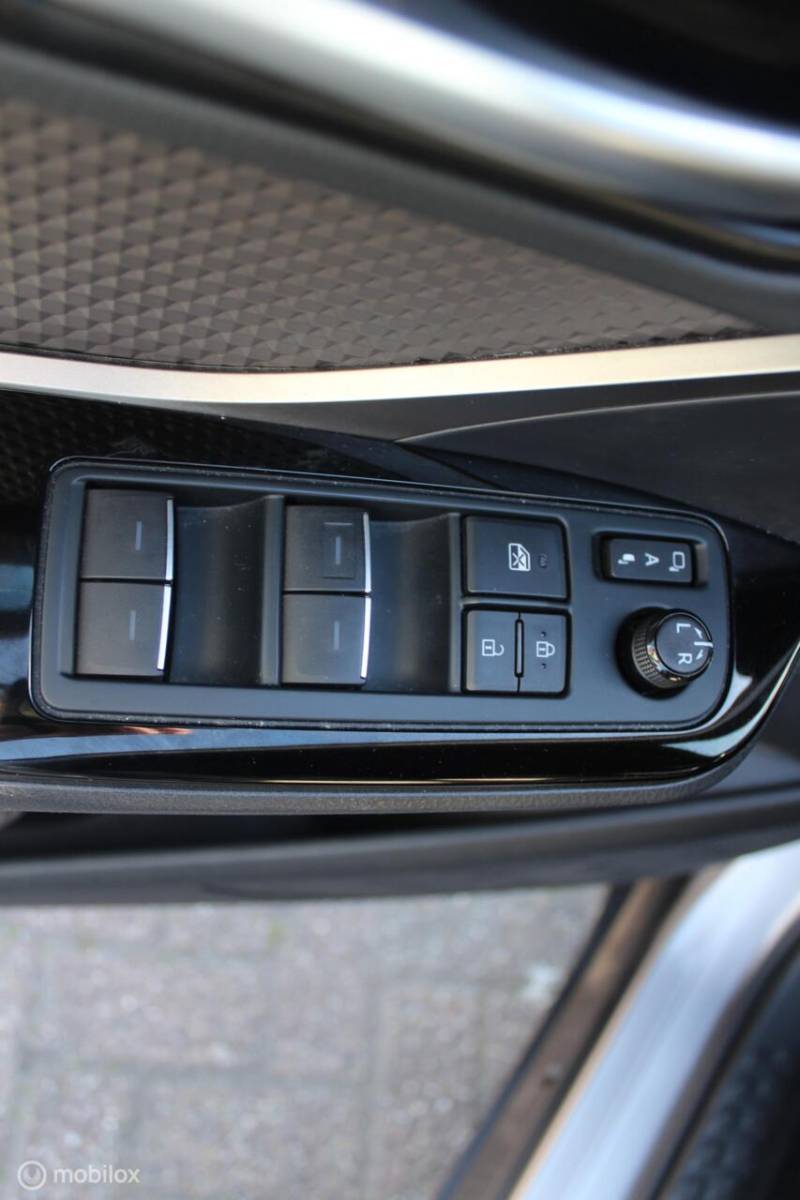 Toyota C-HR Toyota C-HR 2.0 Hybrid Executive Leder/Camera/Carplay/Stoelverw
