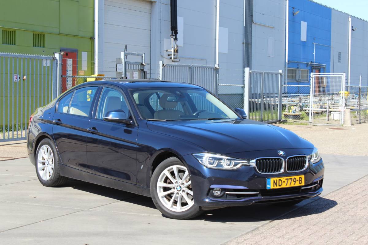 BMW 3 Serie BMW 3-serie 330e High Executive hybride bomvol ,,LEDER RONDOM CAMERA