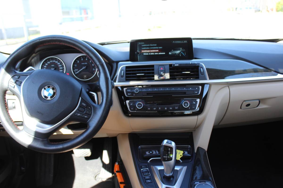 BMW 3 Serie BMW 3-serie 330e High Executive hybride bomvol ,,LEDER RONDOM CAMERA
