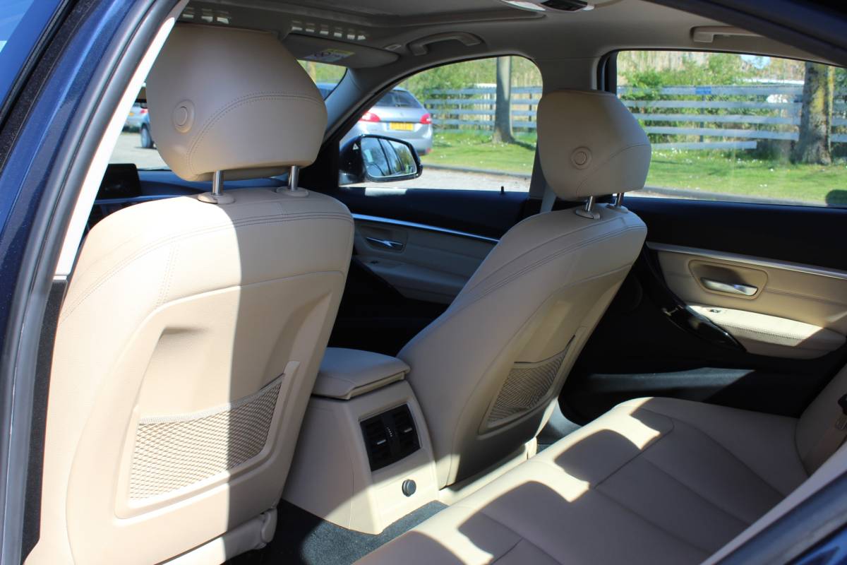 BMW 3 Serie BMW 3-serie 330e High Executive hybride bomvol ,,LEDER RONDOM CAMERA