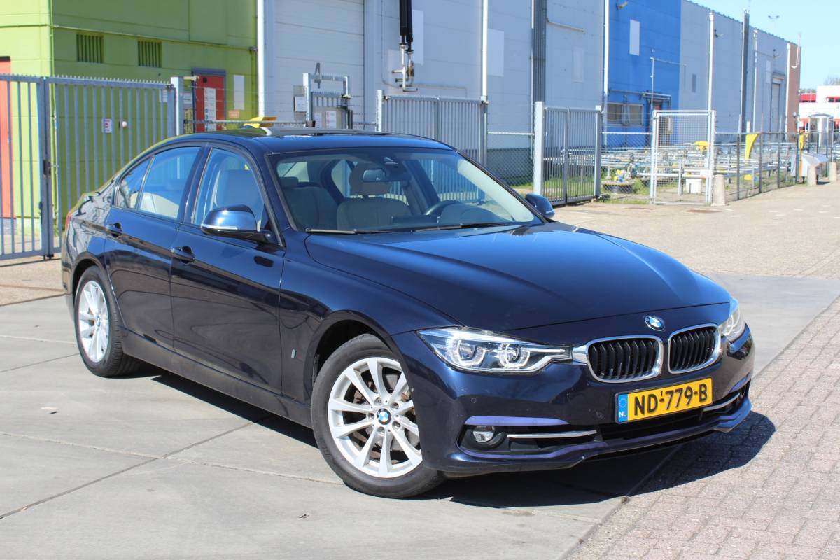 BMW 3 Serie BMW 3-serie 330e High Executive hybride bomvol ,,LEDER RONDOM CAMERA