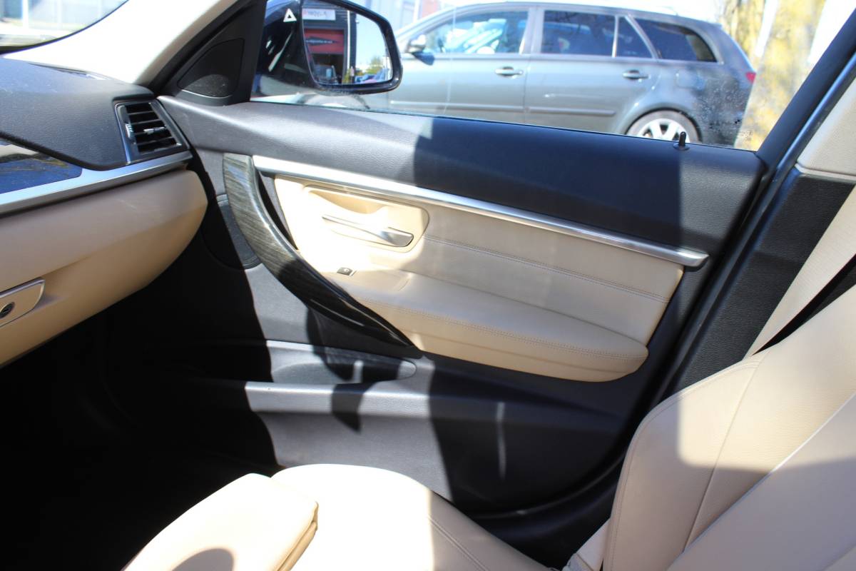 BMW 3 Serie BMW 3-serie 330e High Executive hybride bomvol ,,LEDER RONDOM CAMERA